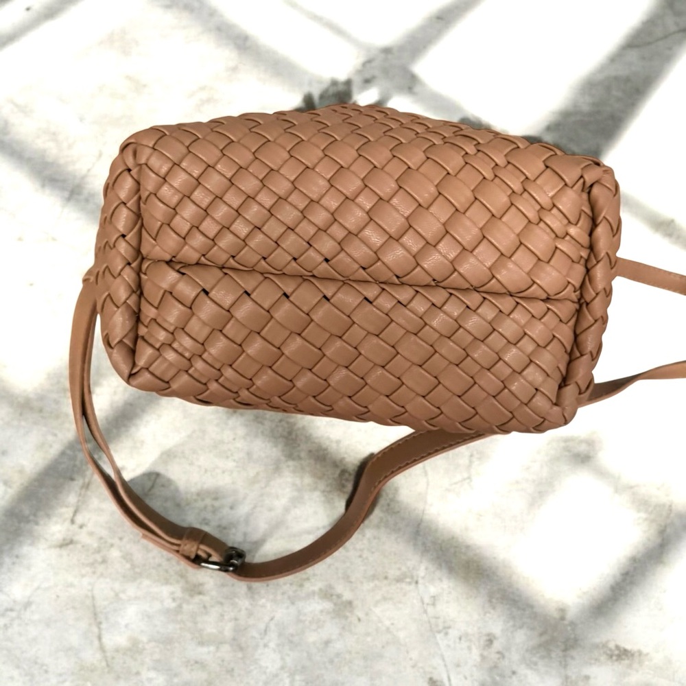 🆕 Woven Tote Bag Crossbody and Pouch - Picture 8 of 9